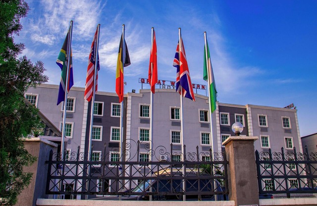 Great Western Hotel and Suites