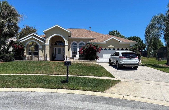 Greater Groves Villa. 4 bedroom, 3 bathroom villa “exceptional”, US27/US192 area