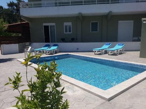 Greek Style Ground Floor Apartment & Pool