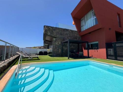 Green 14 Ocean view retreat by CanaryScape