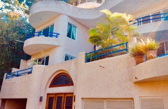 Green Apartment con vista al mar y las montañas en casa elegante