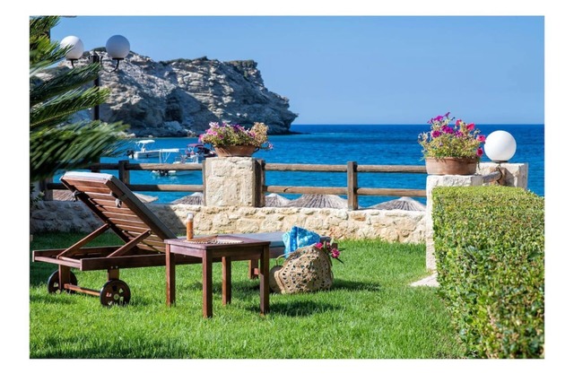 Green Apartment in Lygaria Beach - sleeps 5
