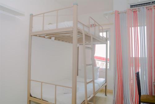 Green Bay Pluit Studio Apartment with 2 Single Beds By Travelio