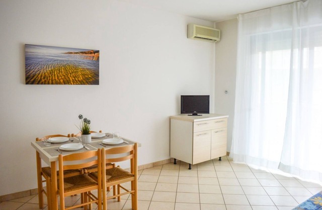 Green Bay Village - Three-room apartment D5