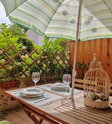 Green City Apartment Budapest - FREE GARAGE, AC, BALCONY, WI-FI