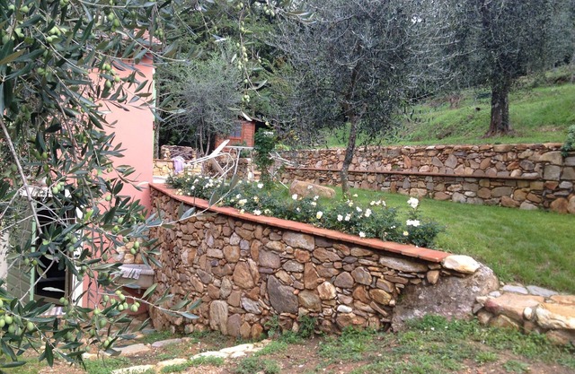 Rincón verde del paraíso en Calci cerca de Pisa