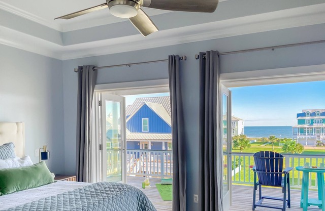 Green Goddess...Elevator, Golf Cart, and Gorgeous Ocean View!