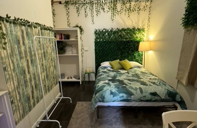 Green Haven: Pet Friendly 1-bedroom ideally located in Kensington