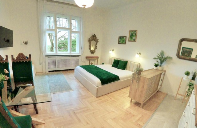 Green Hill Apartment