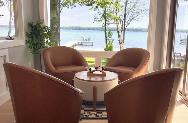 Green Lake Getaway Lakefront Hot Tub Kayak SUP