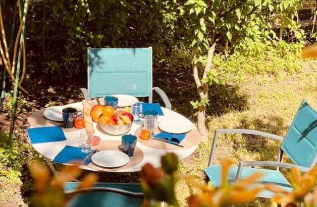 Green N'est - Self-contained apartment with terrace and garden just outside Paris