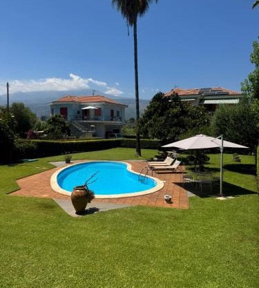 Green paradise with Etna view