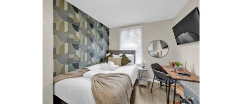 Green Reverie: Stylish Studio Escape