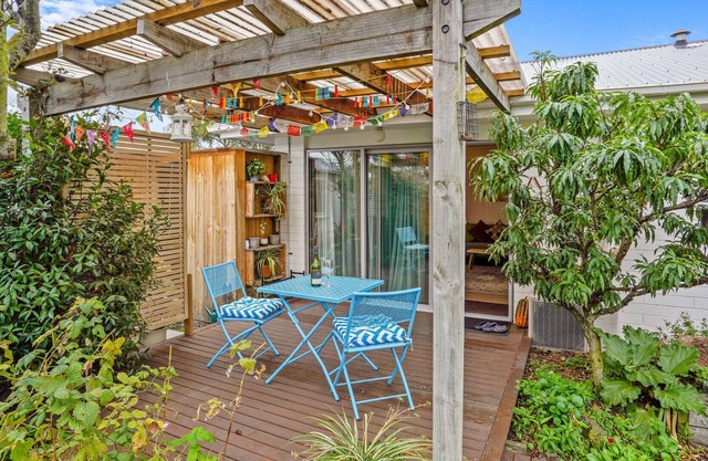 GREEN SERENE - CHRISTCHURCH HOLIDAY HOME in Christchurch
