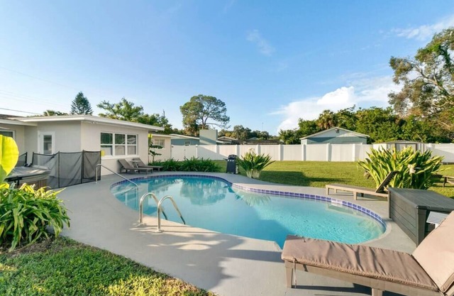 Green Vacation Home. Heated Pool+Spa