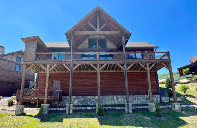Nueva casa en Eagles Nest: impresionantes vistas de largo alcance, cocina al aire libre.