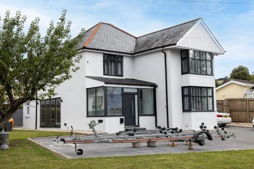 Greenacre - Close to beaches with Hydropool spa