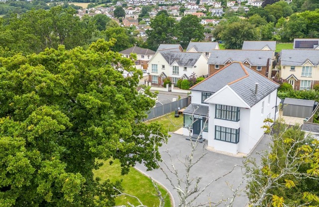 Greenacre - Close to Beaches With Hydropool spa