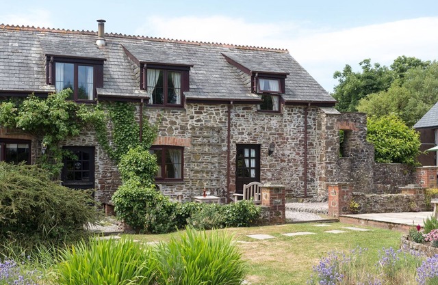 GREENFINCH, pet friendly, character holiday cottage in Bradworthy