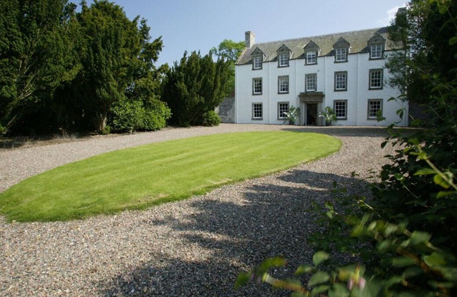 GREENHILL LODGE & COTTAGE, pet friendly, with open fire in Jedburgh
