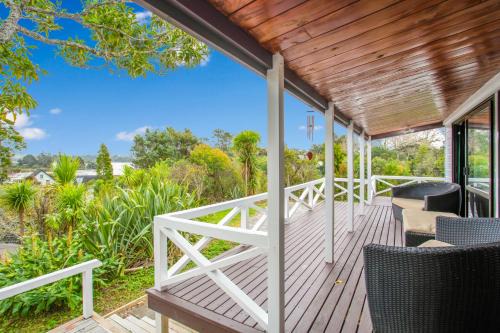 Greenhithe Hidden Gem with Sea Views and Parking