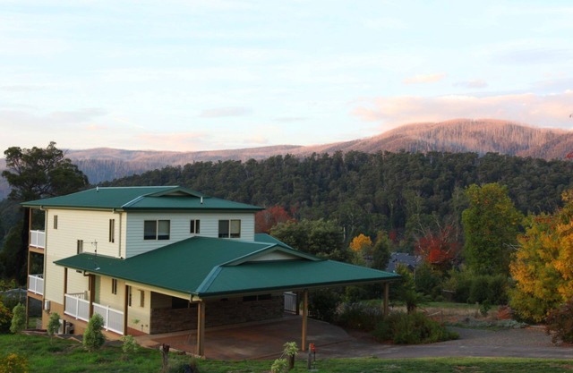 CASA DE INVITADOS DE GREENLANDS - Casa grande de dos pisos