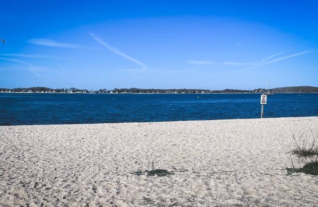 Greenport Walk to beach & vineyard from this brand new home