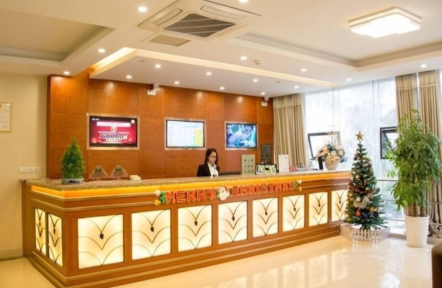 GreenTree Inn ShenZhen Huanggang Port South Futian Road Express Hotel