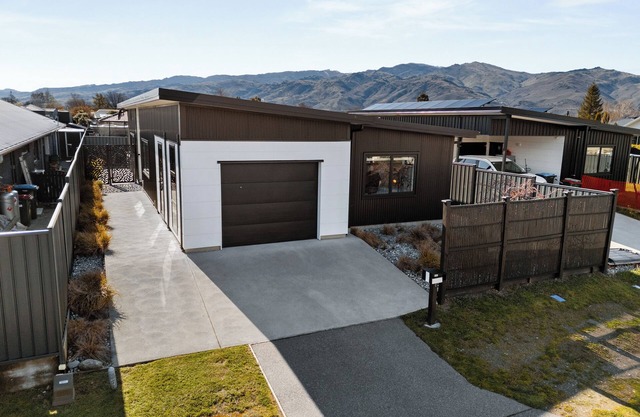 Greenway Charm - Cromwell Holiday Home