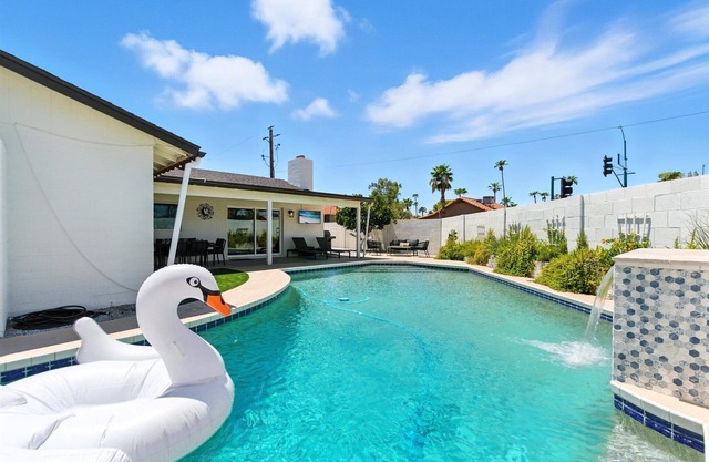 Greenway Getaway - Private Pool - North Scottsdale