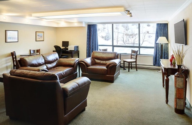 Greenwood Inn & Suites