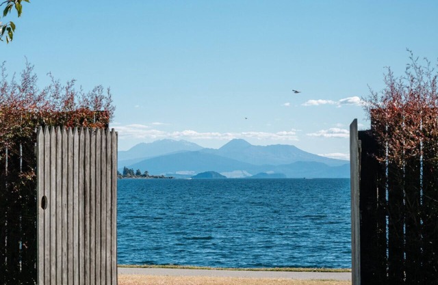 Greenwood Lodge at Lake Taupo | Lakeside Escape w/ Beach, Lawn & Mooring