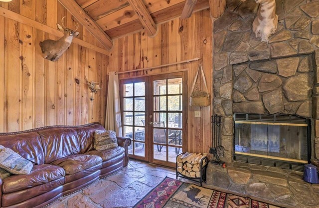Greer Lodge- Guest Quarters
