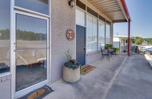 Greers Ferry Condo w/ Easy Access to Lake!