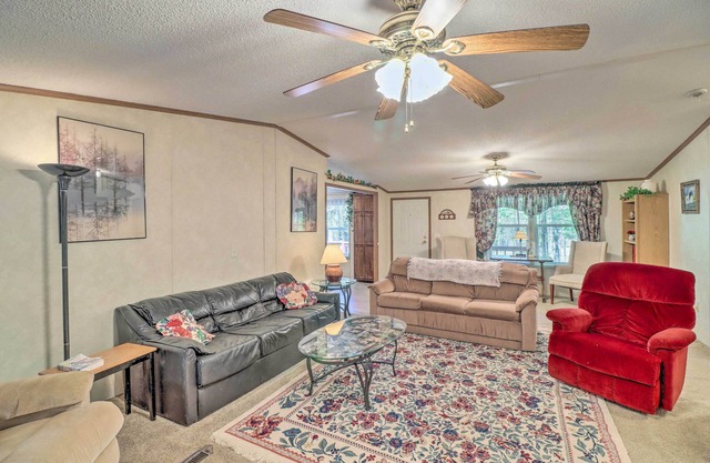Greers Ferry Getaway w/ Deck & Lake Access!
