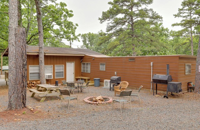 Greers Ferry Lake Escape: Cabin w/ Pool Access