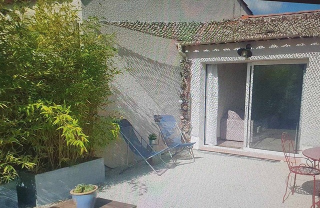 GREOUX LES BAINS Maisonette T2 with terrace and private parking