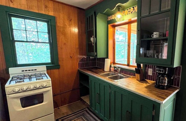 Gresham Shores - Woodies Perch - PET FRIENDLY