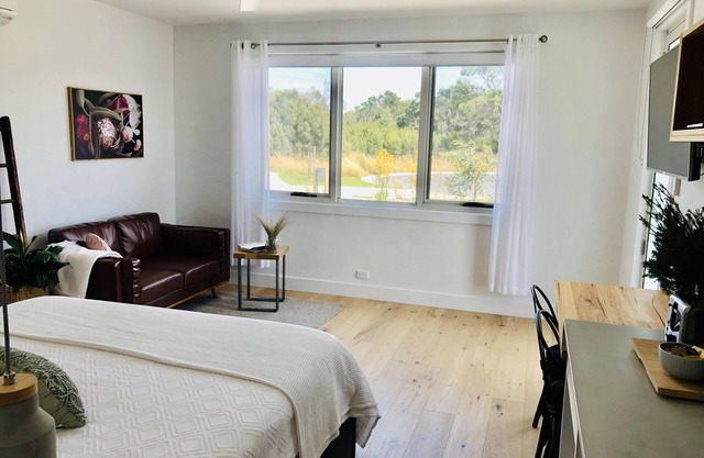Inlet Waters Escape - Grevillea King Suite. Pasee por el paseo marítimo y la entrada
