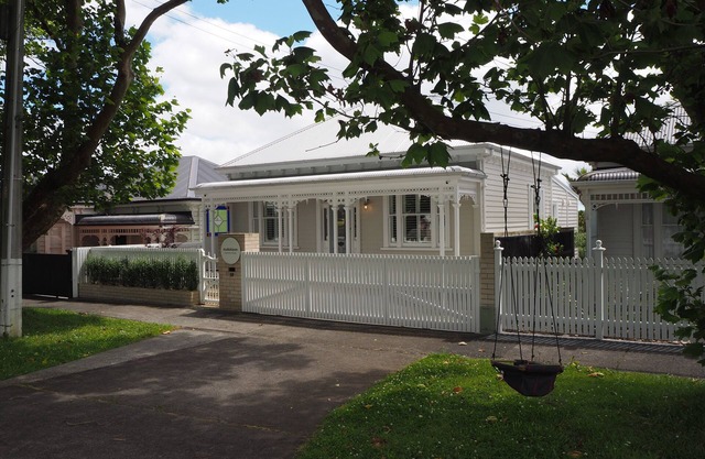 Grey Lynn Villa with Sky Tower View
