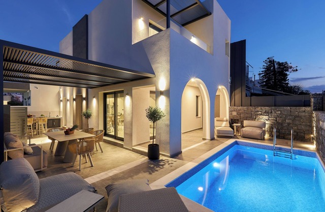 Grey Stones Villa Luxurious maisonette villa with private pool