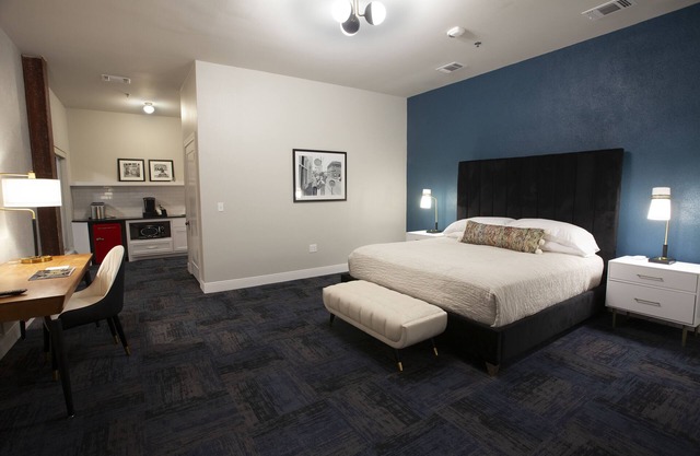 Greyhound Inn - Accessible King Suite