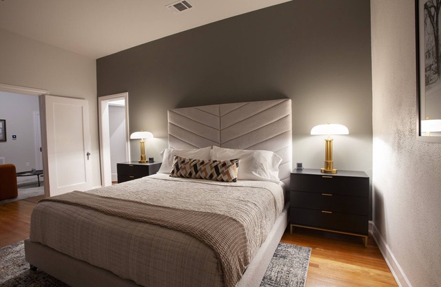 Greyhound Inn - Deluxe King Suite