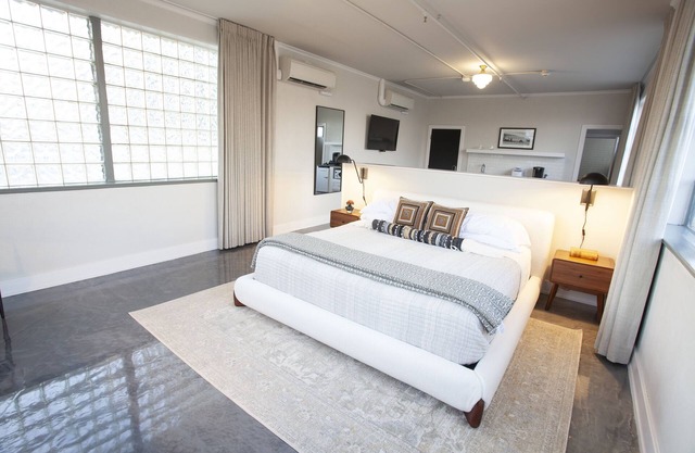 Greyhound Inn - Deluxe King Suite