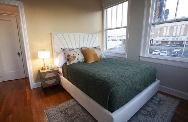 Greyhound Inn - Deluxe Queen Suite