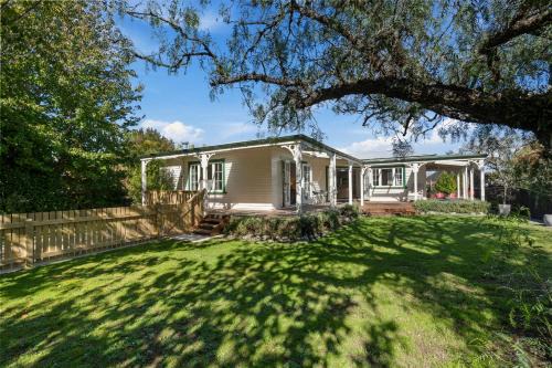 Greytown Park Villa - Wairarapa Holiday Home
