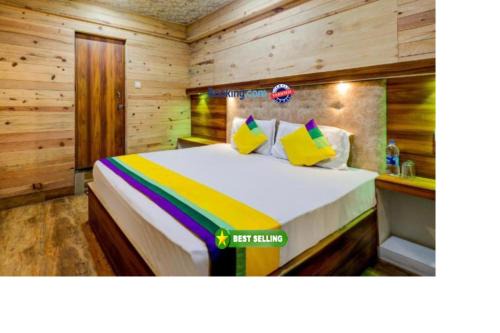 GRG Hotel Vinayak Nainital Near Naini Lake with Mountain View - Mall Road