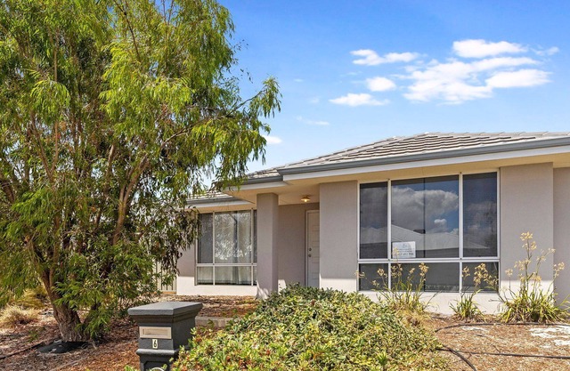 Gribble Ocean Gateway is a spacious new build 3 x2 home located in the upcoming suburb of Kealy.