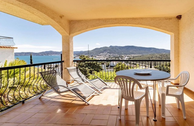 Grifeu 11 - Apartamento con terraza y vista al mar