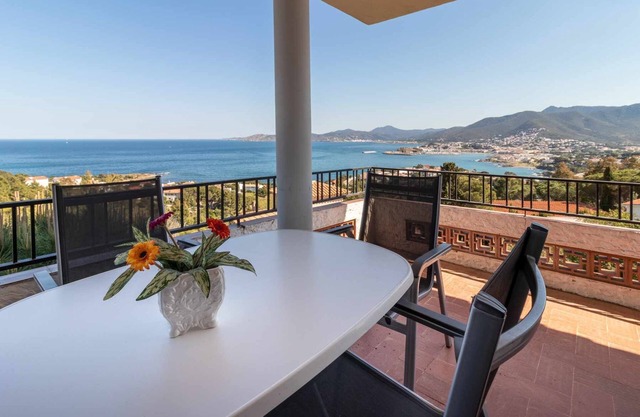 Grifeu 5 Apartamento luminoso con terraza y vistas